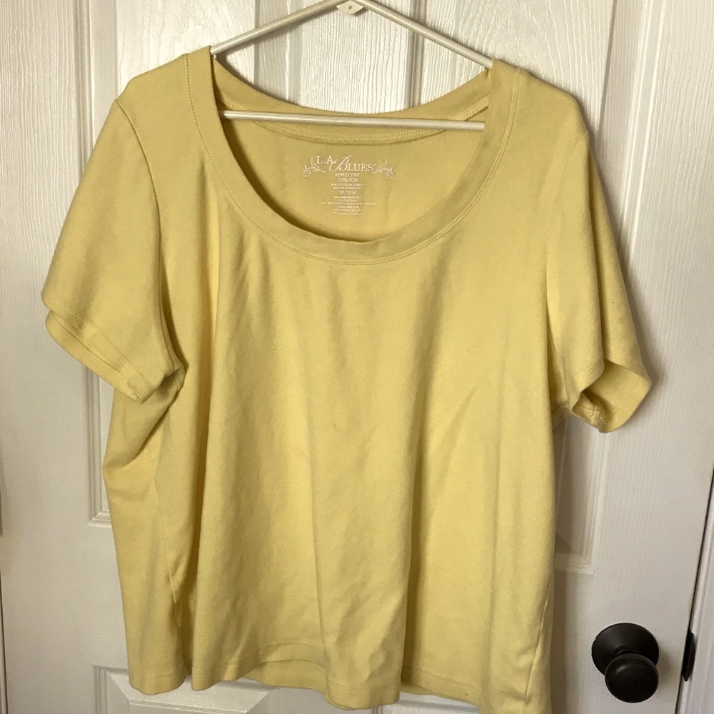 Short sleeve yellow top, 26/28, L A Blues